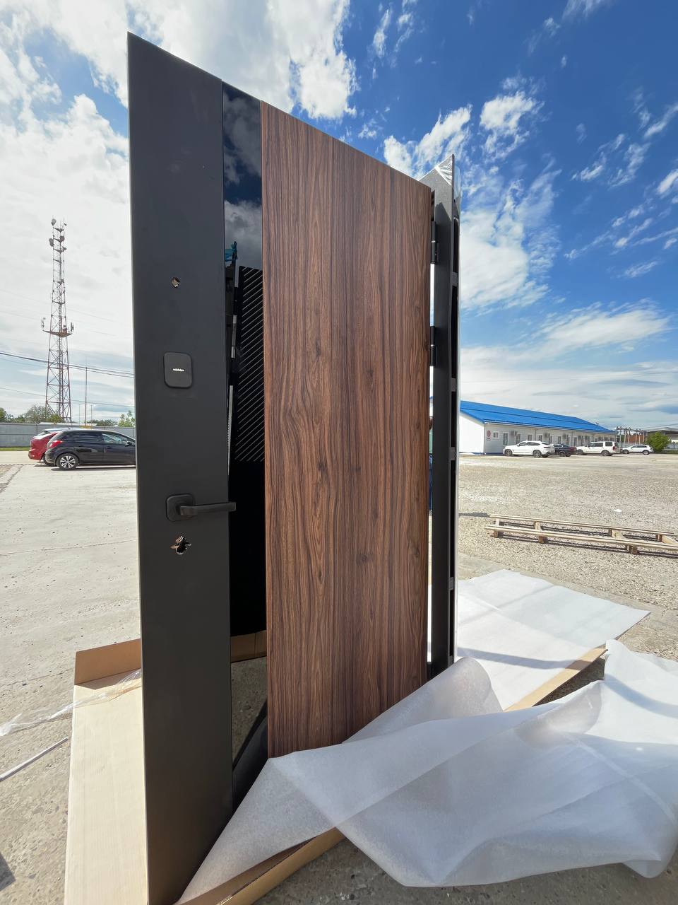 Luxor 2МДФ Орех Каньон коньяк Сатин черный